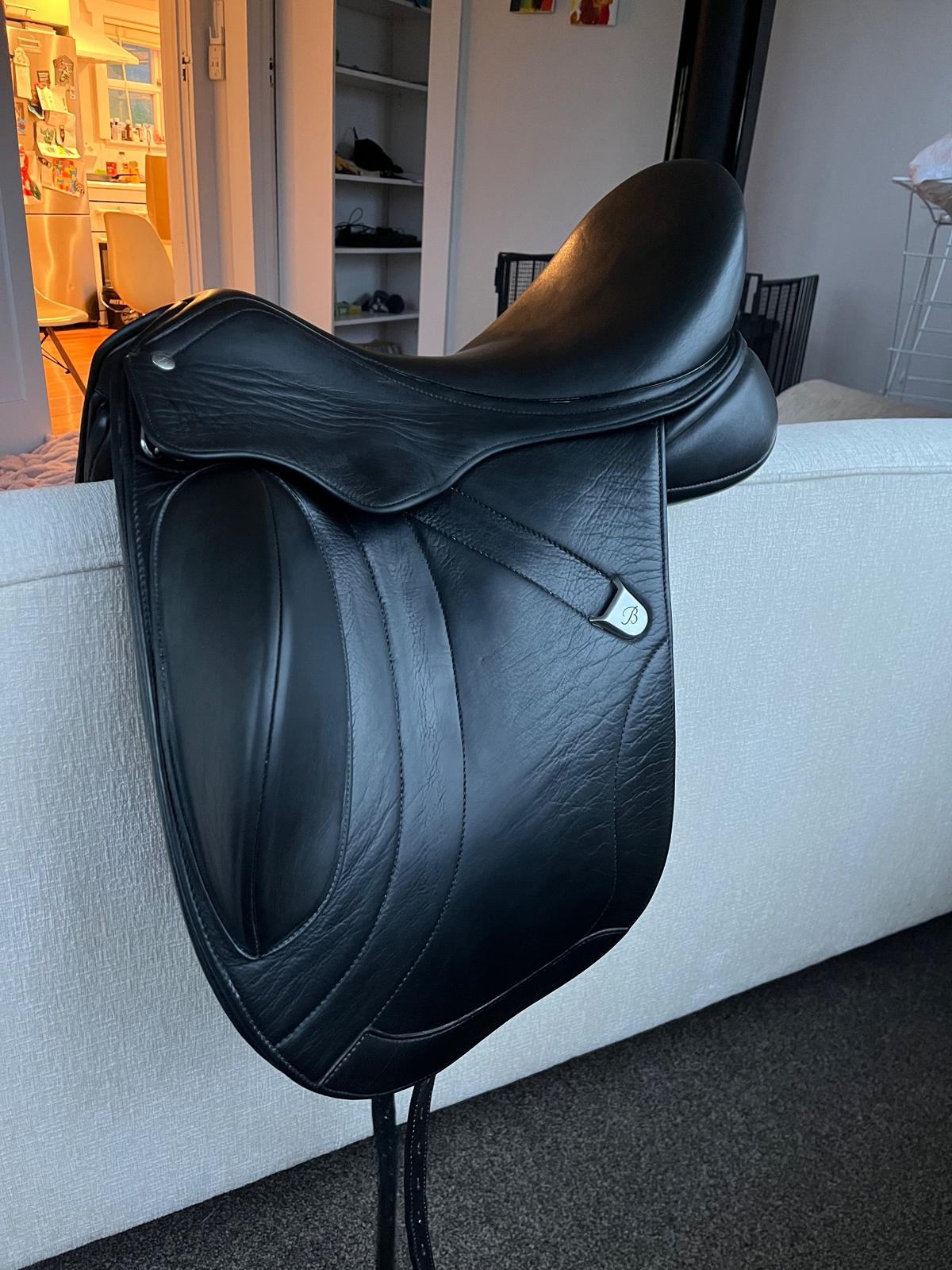 Bates Innova Mono Dressage Saddle - Black