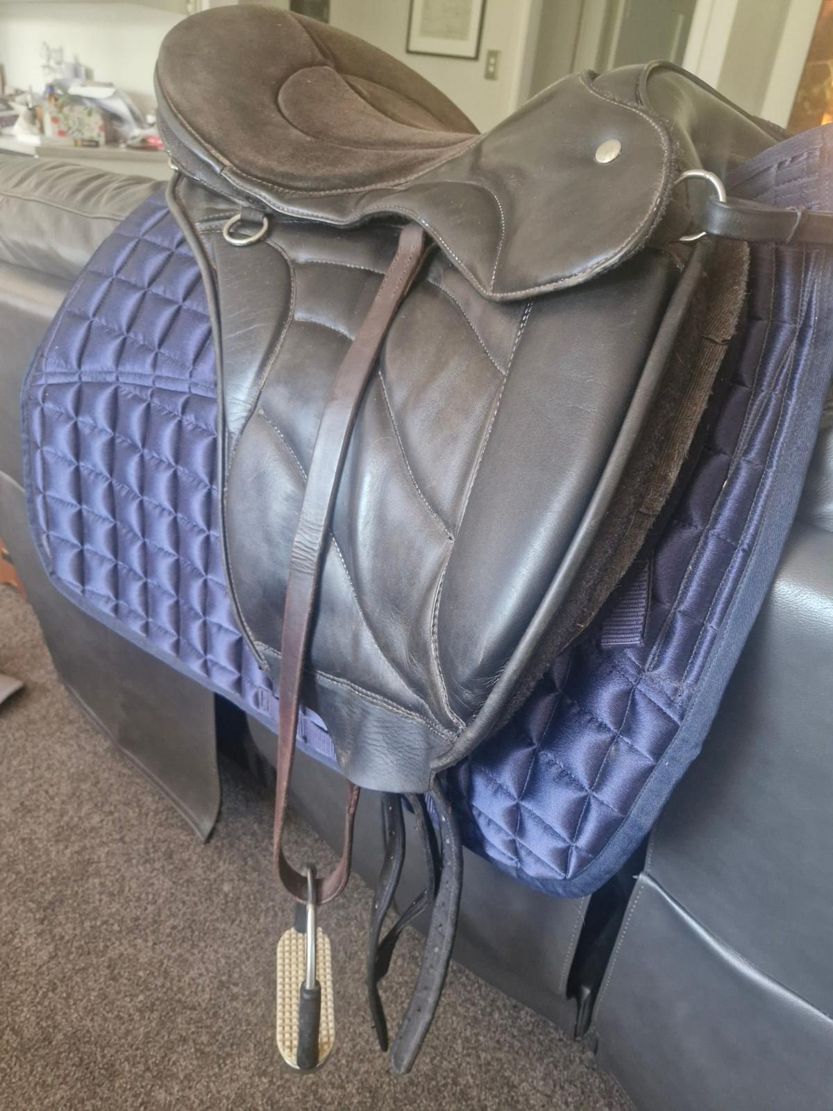 Sensation Treeless Saddle