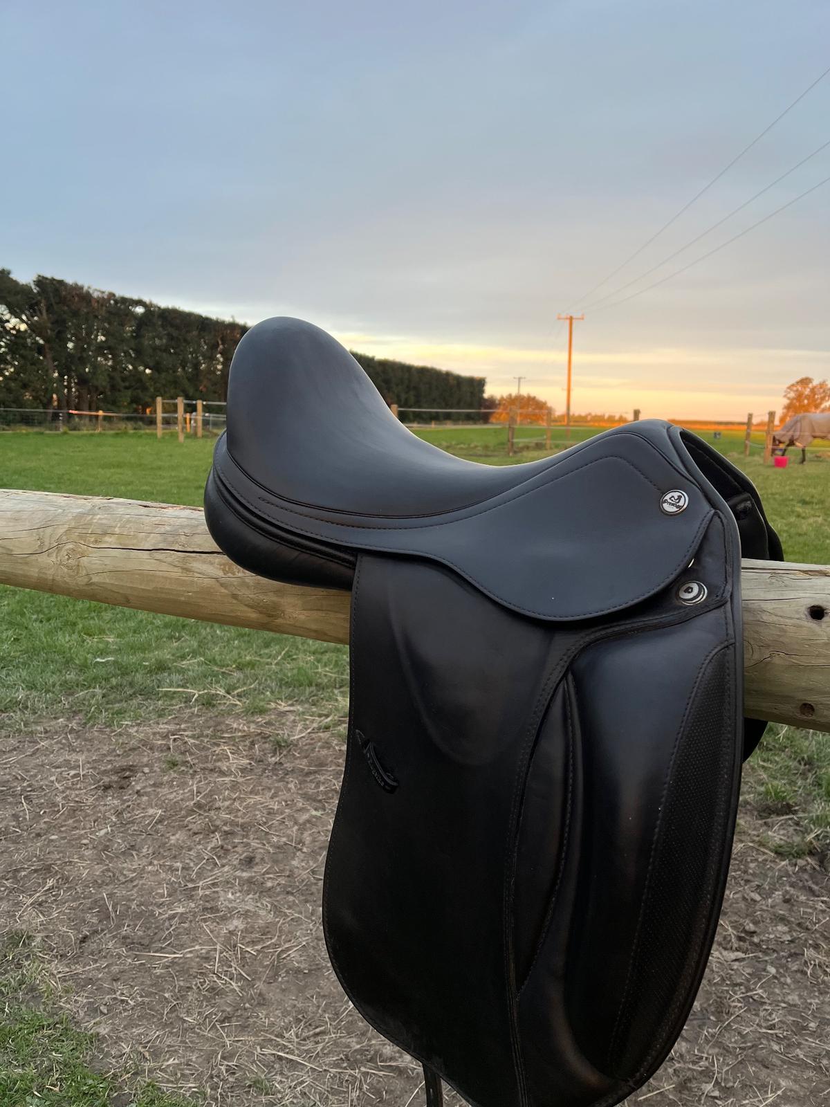 Prestige Dressage saddle