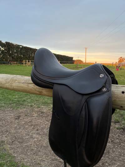 Prestige Dressage saddle