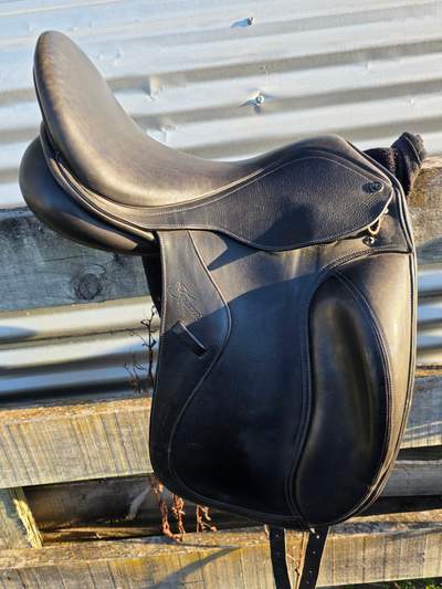 Trainer's Jessica Black 17" Dressage Saddle