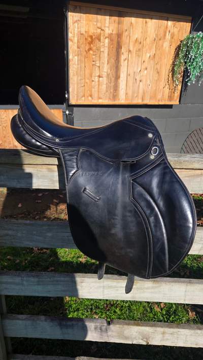 Fenmore black 16.5 inch GP saddle