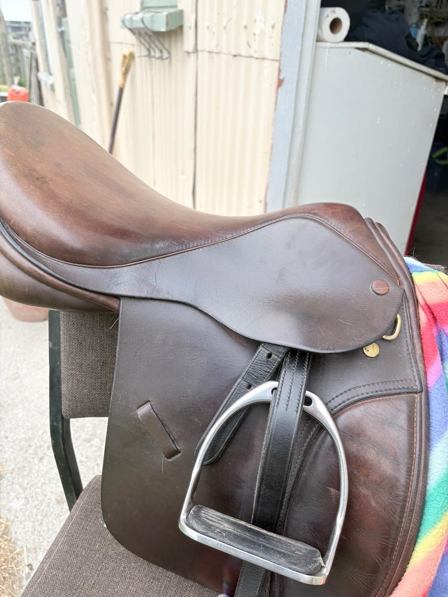 Collegiate Brown saddle