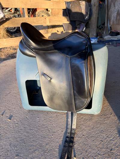 17.5” NSC Aotearoa Dressage Saddle W