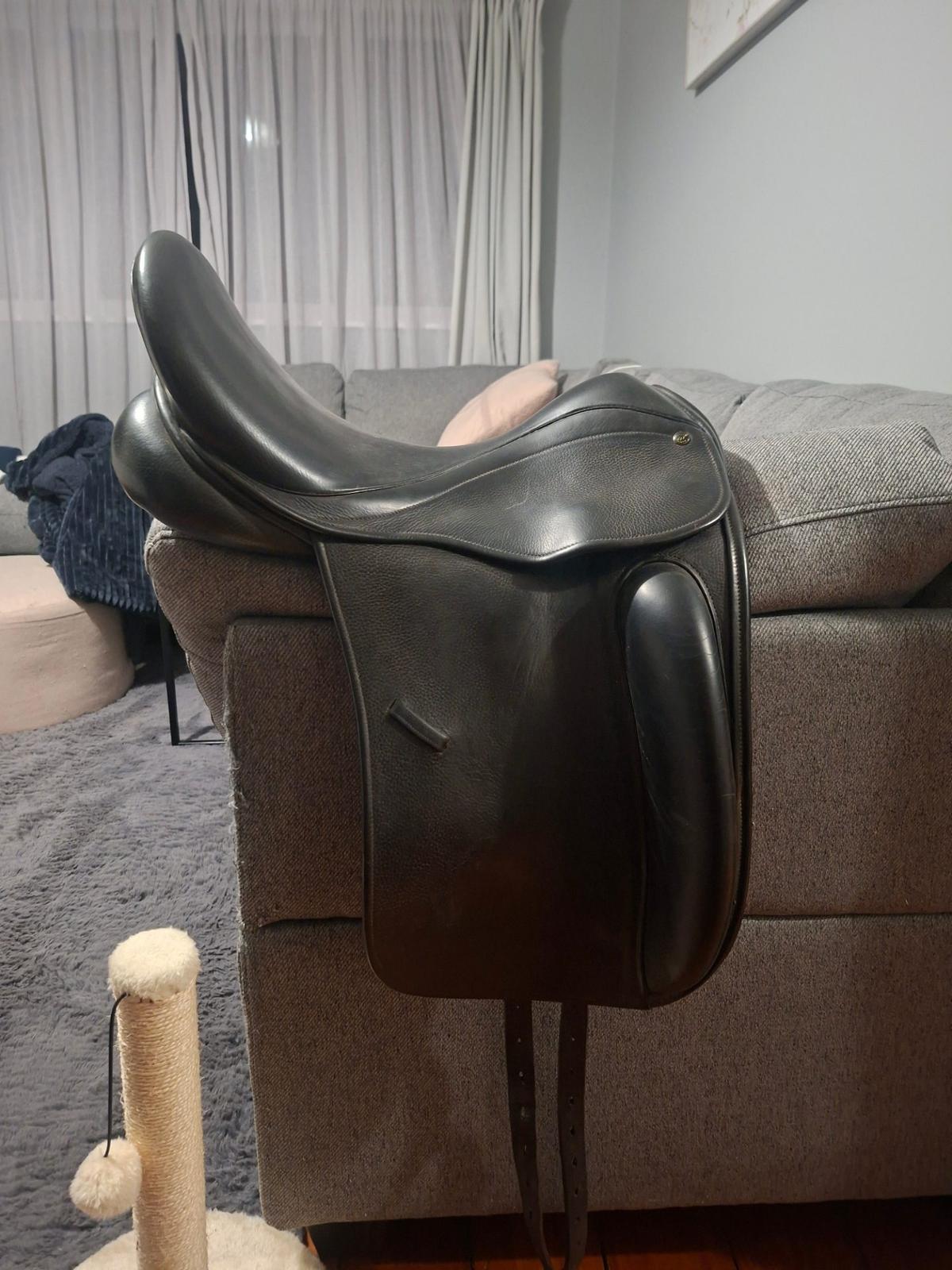 County Perfection WXW 17.5" Dressage Saddle