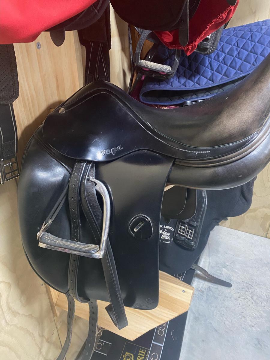 Amerigo Vega Black Dressage Saddle
