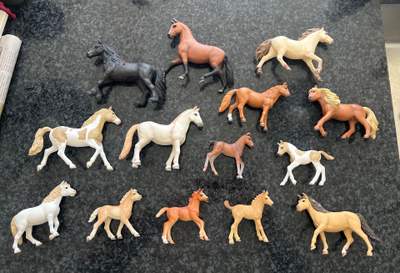 14 Schleich horses