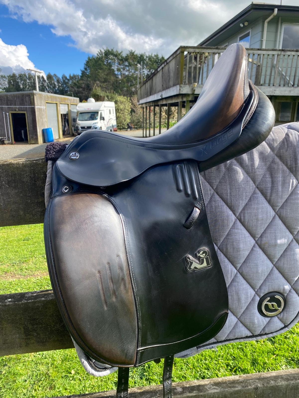Prestige Doge dressage saddle 171/2inch