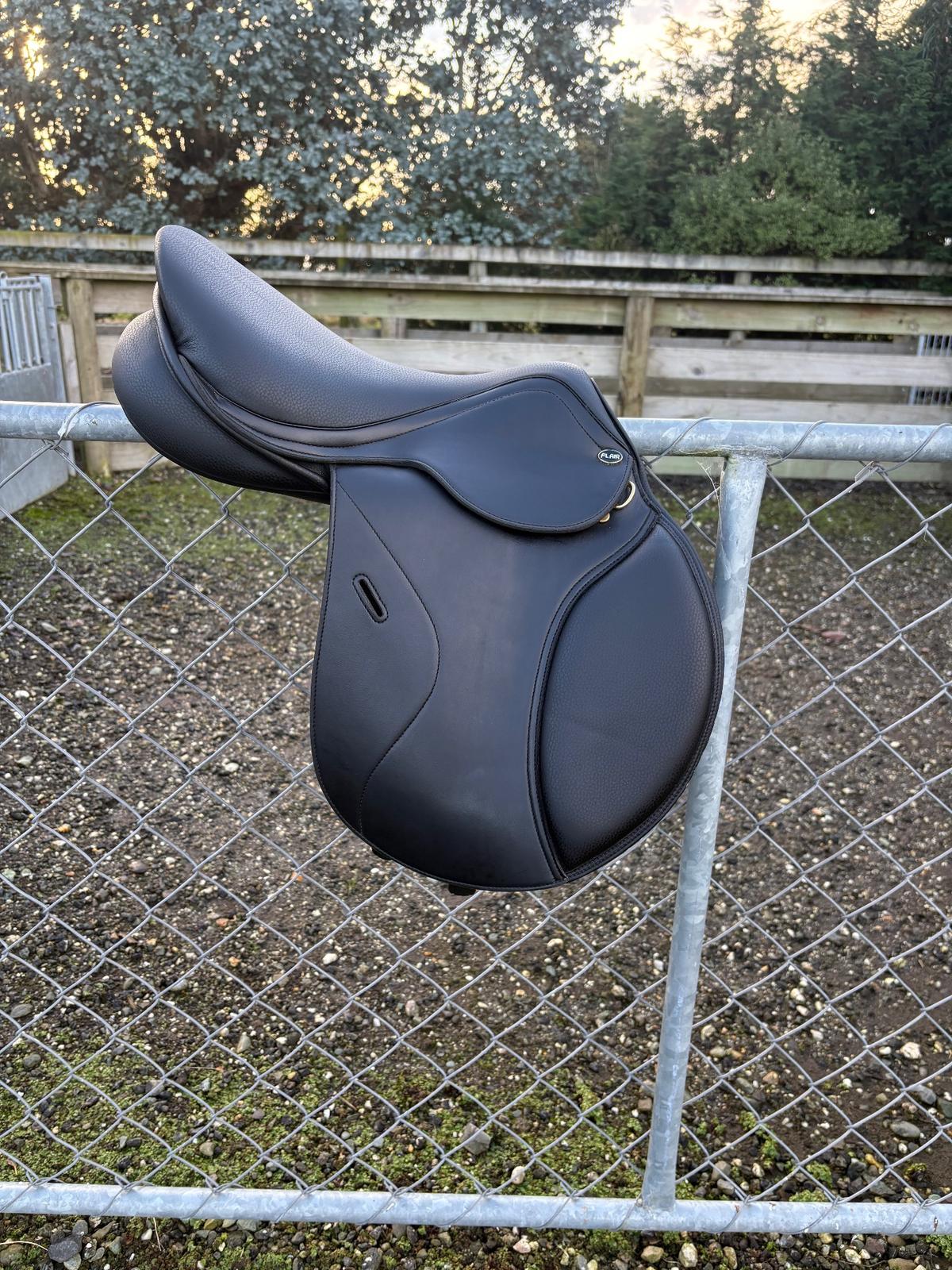 Flair 17” Jump saddle