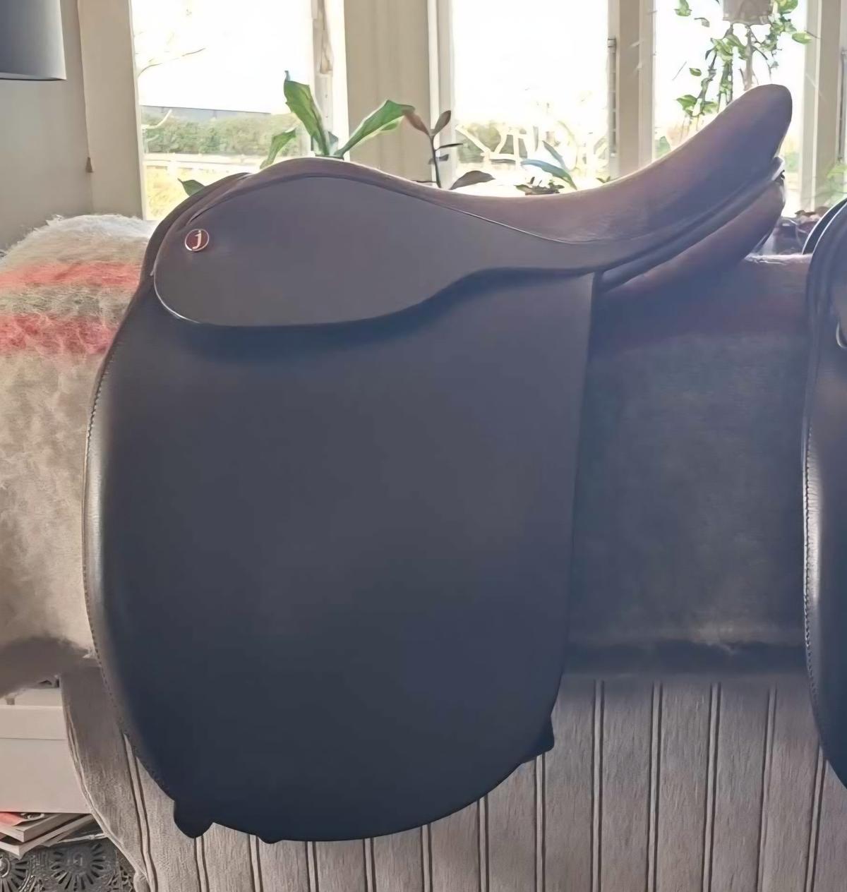 Jeffries Show saddle