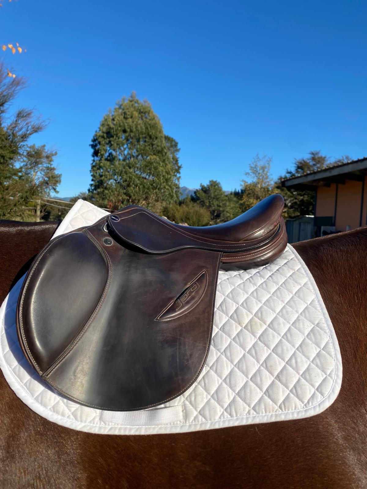 Erreplus 17" jump saddle