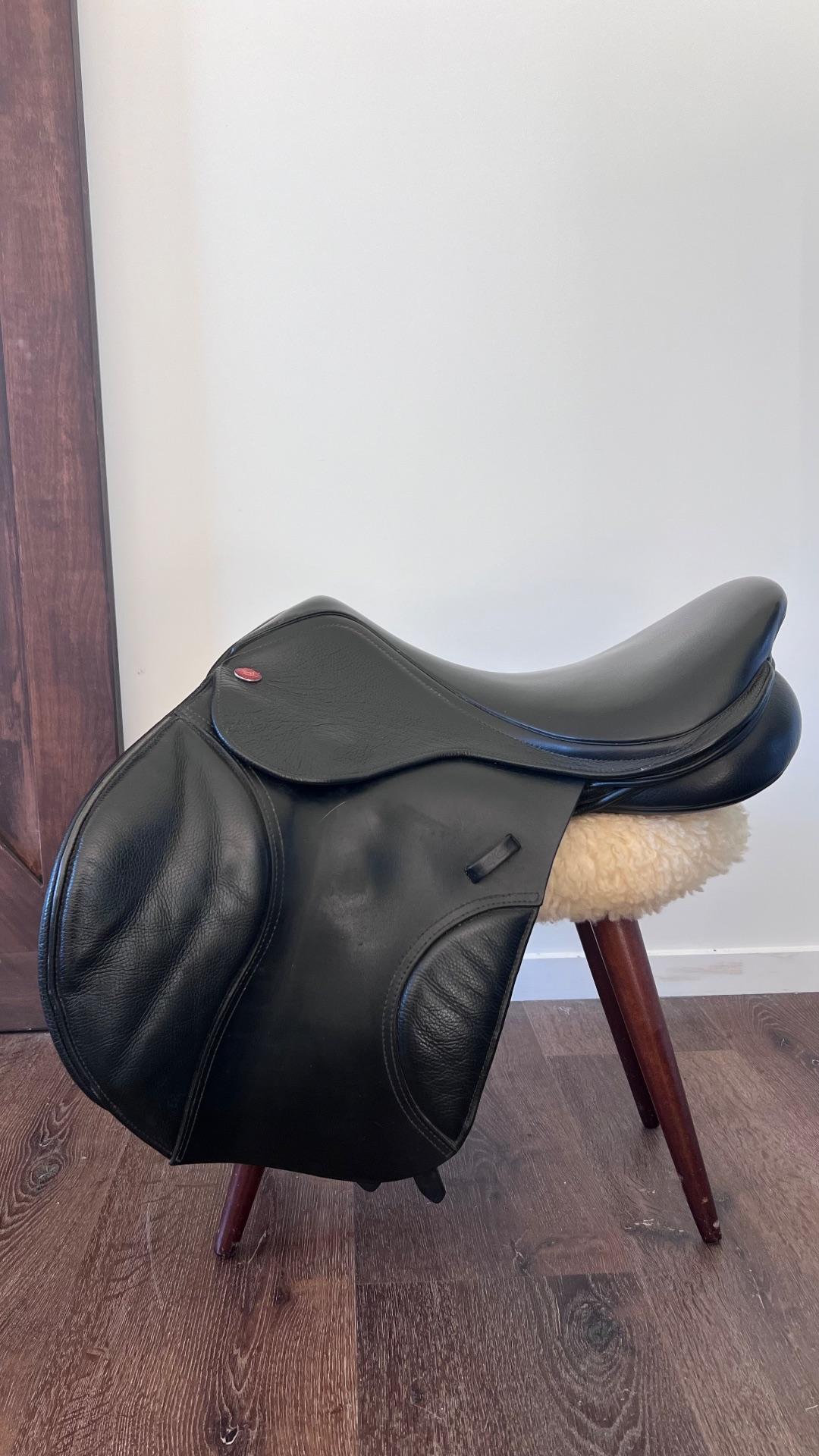 Kent & Masters S-series Jump Saddle