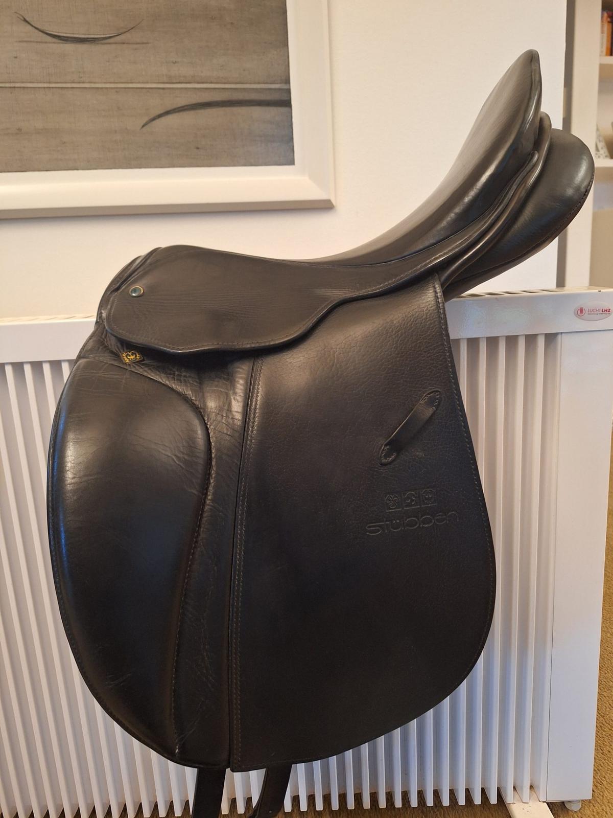 Stubben dressage saddle 17.5"