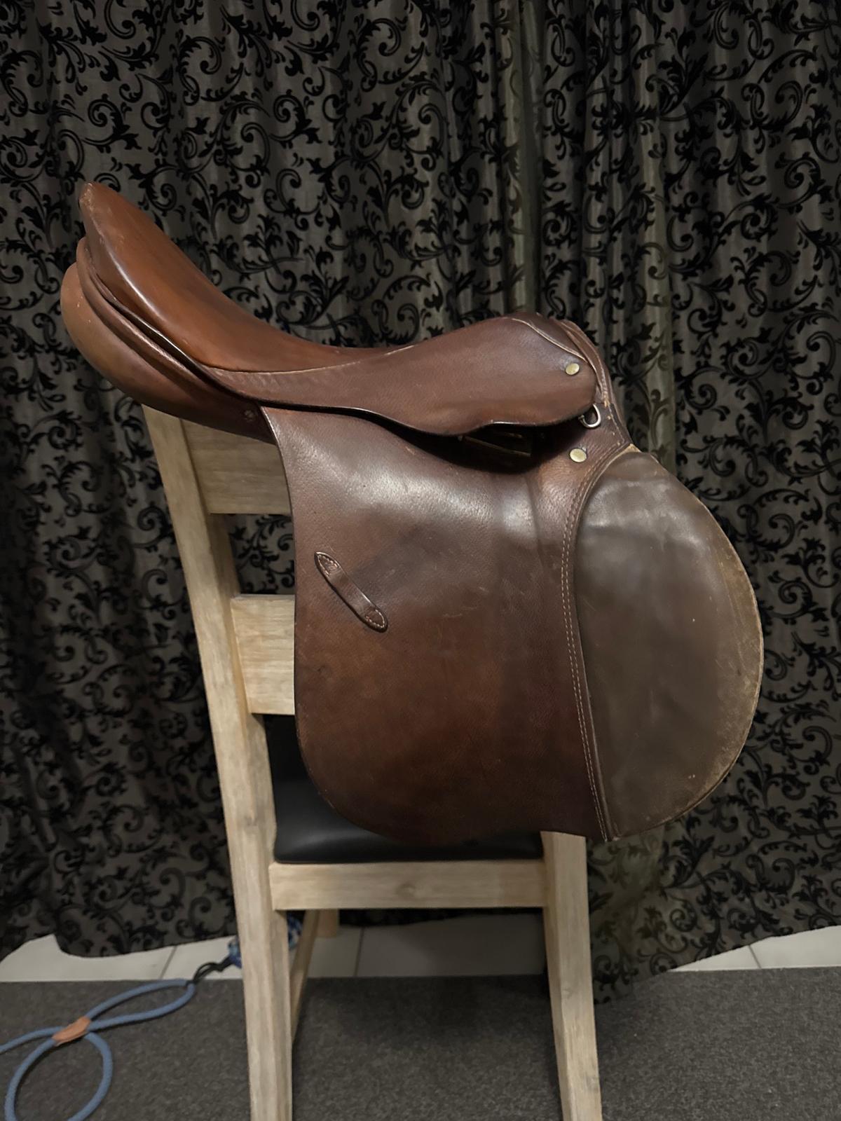 Stübben Siegfried Jump Saddle – 16” – Medium (305) – Swiss Made