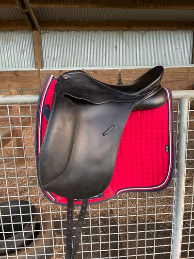 Bates Maestro 17” Dressage Saddle