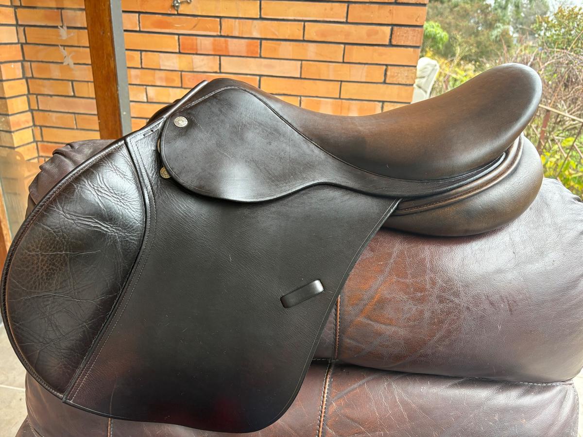 Frank baines jump saddle