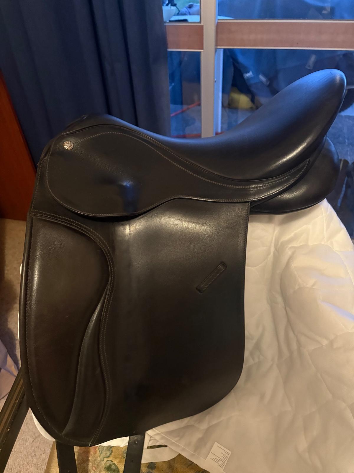 Collegiate 17 “ dressage saddle